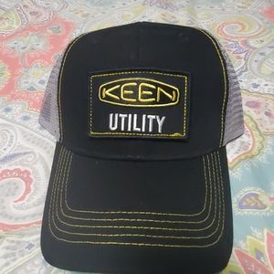Keen snap back hat